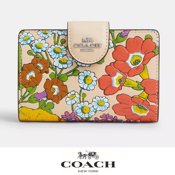 🌸 Coach Medium Corner Zip Wallet With Floral Print